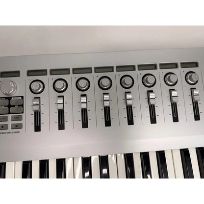 Korg Kontrol 49 Controlador Midi 49 Teclas Cinza