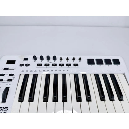 Teclado Controlador Midi Alesis Qx25 25 Teclas Branco