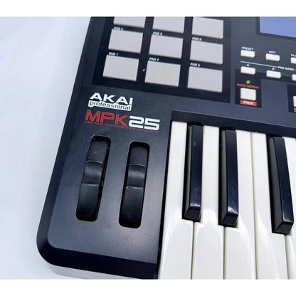 Teclado Controlador Midi Akai Mpk25 Com 25 Teclas Preto