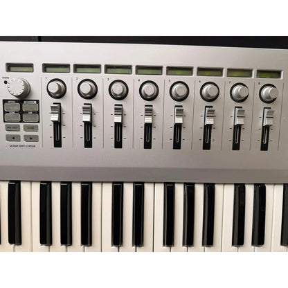 Korg Kontrol 49 Controlador Midi 49 Teclas Cinza