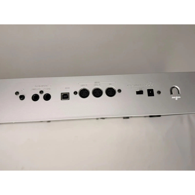 Korg Kontrol 49 Controlador Midi 49 Teclas Cinza
